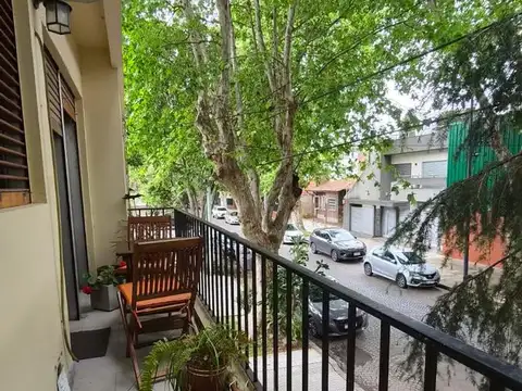 Piso 127m2 con cochera cubierta y baulera