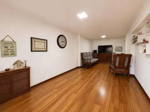 Departamento 4 Ambientes con cochera y baulera - Zona Centro - Hipolito Yrigoyen  al 1500