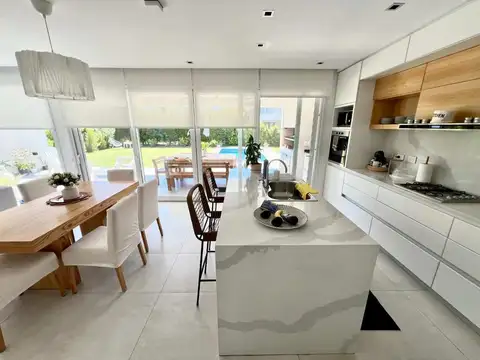 Casa 5 ambientes con 3 baños