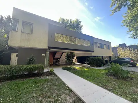 Venta de Casa de 4 Dormitorios en Grand Bell 1, City Bell