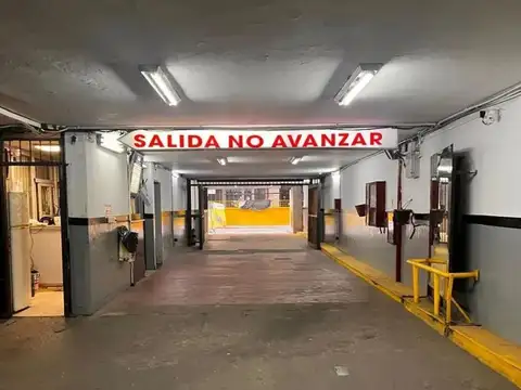 Viamonte 700 San Nicolás Cochera U$14.000