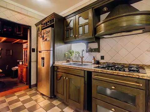 Venta Casa 4 Ambientes con Terraza y Quincho - Monte Castro