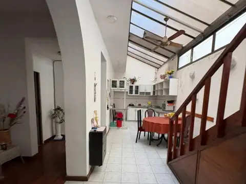 PH frente 2 plantas 3/4 amb con terraza, cochera y quincho