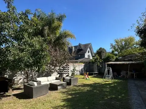 Casa en Venta con 3 cocheras