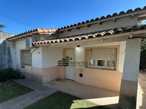 Casa en venta c/ cochera en Villa Luzuriaga