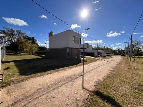 LOTES EN VENTA SAN CARLOS, LA PLATA 149  y 42,  La Plata - 9.85 x 28.0m