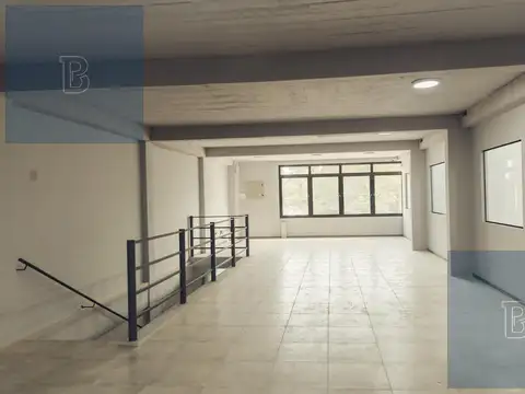 Deposito/Galpon comercial con oficinas sobre Avenida Juan Domingo Peron a estrenar!
