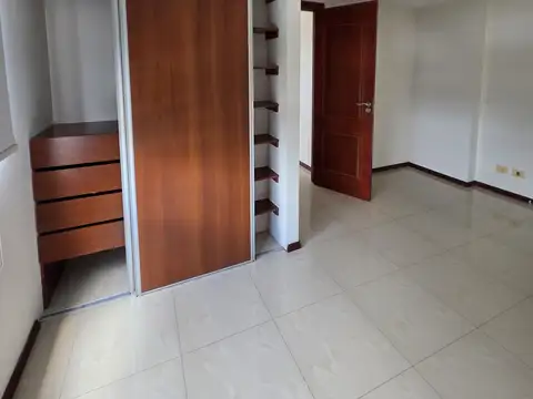 Departamento en Alquiler con 1 cocheras