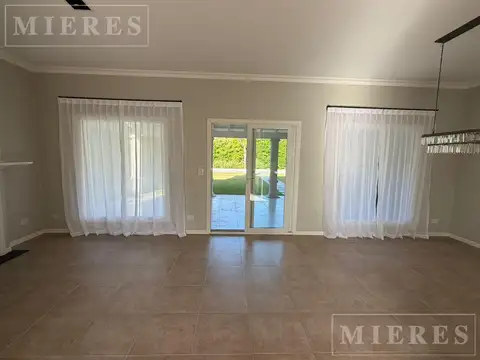 Casa 7 ambientes con 3 baños