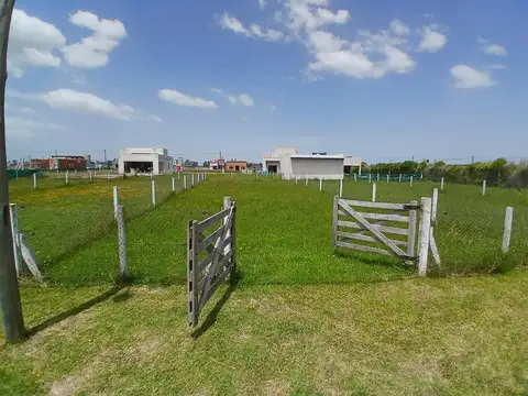 Imperdible Lote a pasos del Club House Estancias de Domselaar VENTA