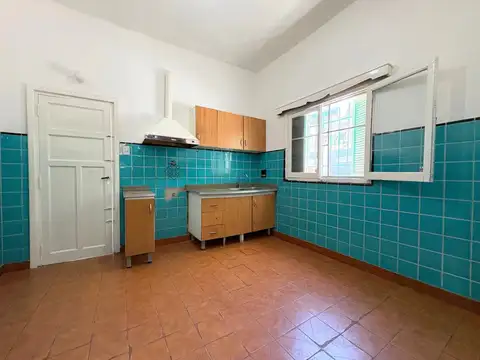 Casa 3 Ambientes Venta - QUILMES Cochera y Patio