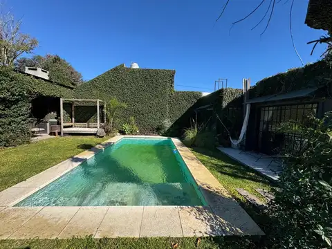 Casa en Venta con 4 cocheras