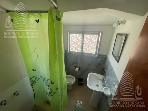 Mono ambiente con balcón al frente