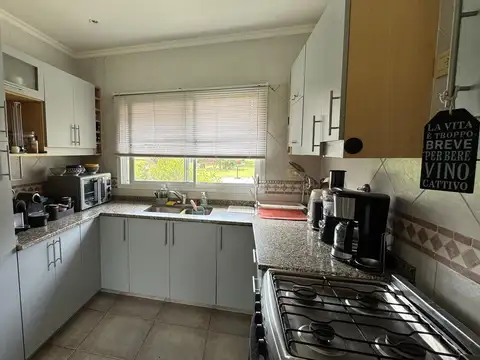 Casa en Venta con 3 cocheras