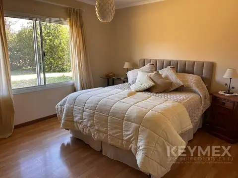 Casa en Venta con 3 cocheras