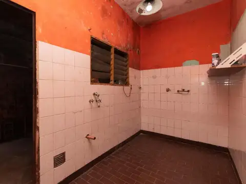 Venta casa a refaccionar con terraza en Virreyes