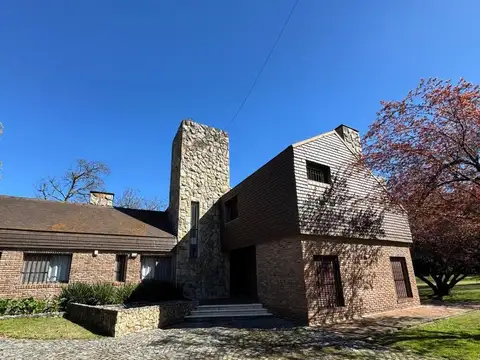 Venta excelente casa en Muñiz