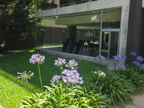 Excelente 3 ambientes con balcon en L  al frente , baño , toilette y cochera edificio con amenities