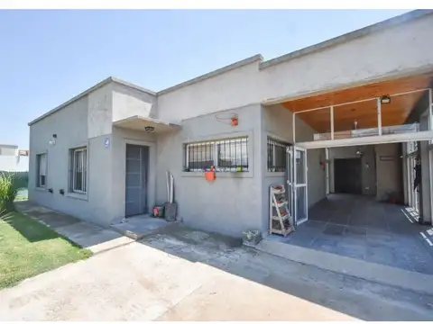 Casa 5 ambientes con 2 baños