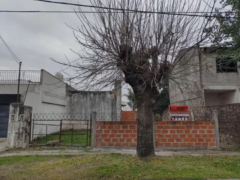 LOTE 10 X 20 mts. CON CONSTRUCCION DE MATERIAL A REFACCIONAR