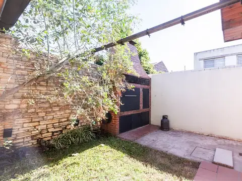 PH VENTA 4 ambientes Banfield con jardín