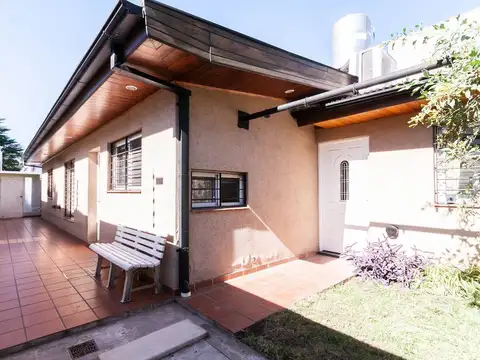 PH VENTA 4 ambientes Banfield con jardín