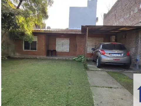 Casa en Alquiler con 1 cochera