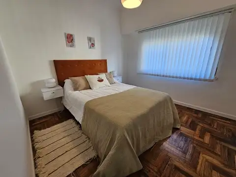 Departamento 2 ambientes con balcón y parrilla, zona Centro