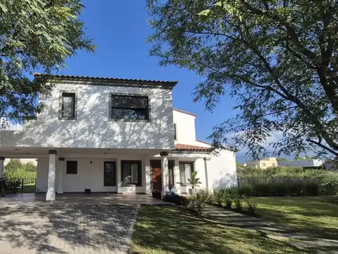 CASA EN VENTA - PRADERAS DE SAN LORENZO