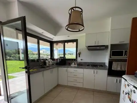 Casa 4 ambientes con 4 baños