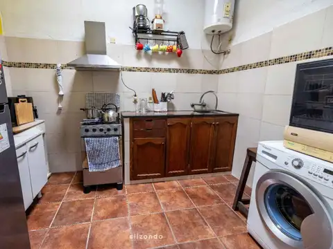 Casa 6 ambientes con 2 baños