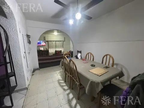 Casa 4 ambientes con 2 baños