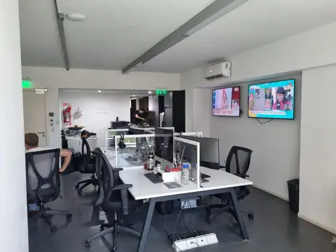 Oficina en Alquiler con 3 cocheras