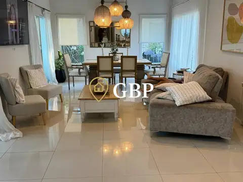 Casa 5 ambientes con 4 baños