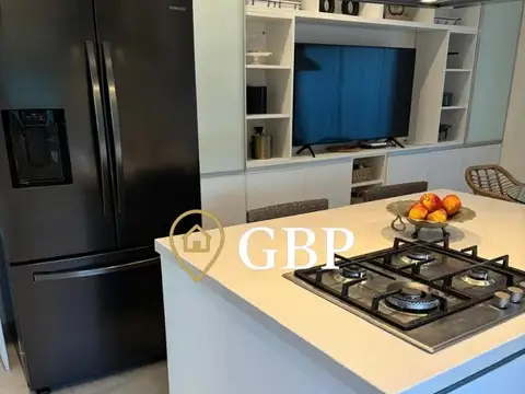 Casa en Alquiler con 2 cocheras