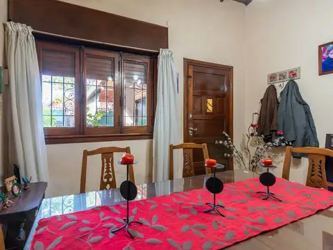 VENTA CASA TEMPERLEY 5AMB C/PILETA Y JARDIN