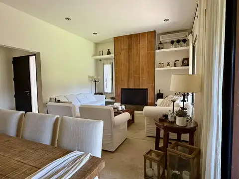 Casa 4 ambientes con 2 baños