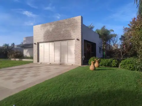 Casa en Venta en Funes, USD 450.000