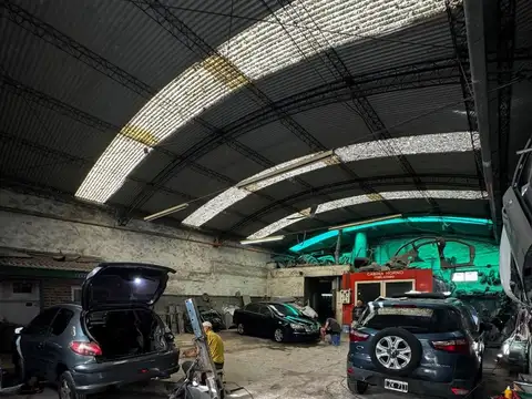 Venta gran Galpón 12m x 35m  con casa Boulogne