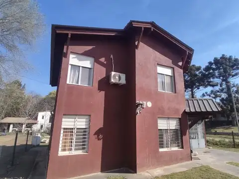 Casa 7 ambientes con 2 baños