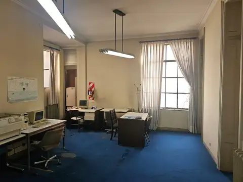 Oficina en Venta de 165 m2 en esquina en Microcentro