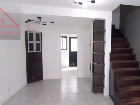 Depto Tipo Casa en Venta en Ramos Mejía Sur, USD 135.000