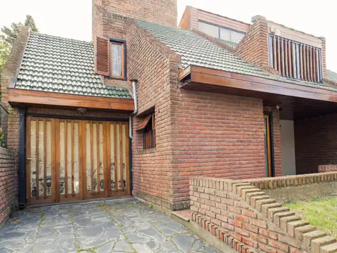 Casa 6 ambientes con 3 baños