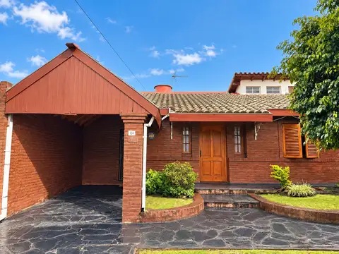 Casa en venta 3 ambientes con cochera en Ciudad Jardin