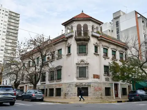 10  807 esquina 48 800