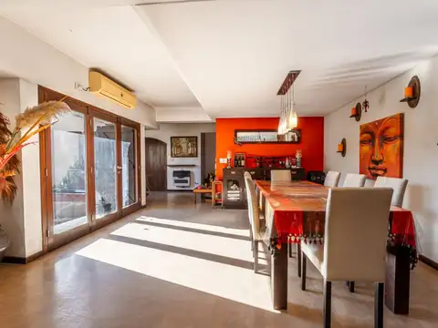 Casa 5 ambientes con 4 baños