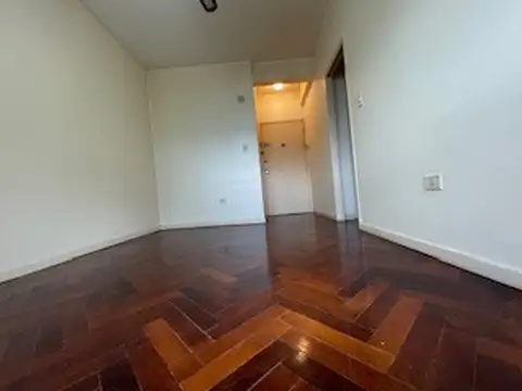 2 AMBIENTES OPTIMA UBICACION LATERAL SUPER LUMINOSO BALCON FRANCES OPORTUNIDAD A PASOS DE AV RIVADAV