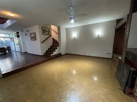 Casa cuatro ambientes en alquiler - Quilmes