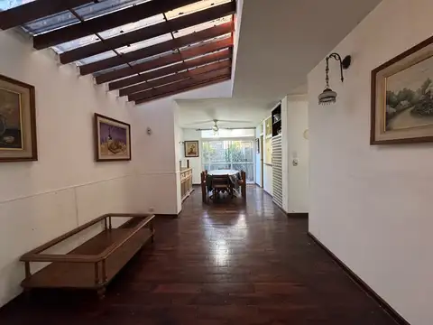 Casa cuatro ambientes en alquiler - Quilmes