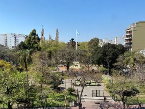 Venta Departamento 4 ambientes con dependencia en Barracas frente a Plaza Colombia